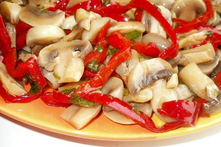 Champignons marinés au poivron