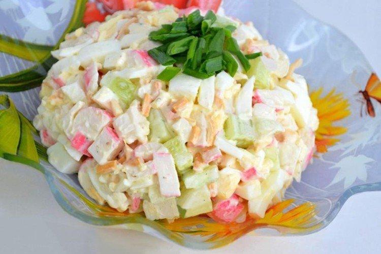 Salade d'oeufs, concombre et goberge