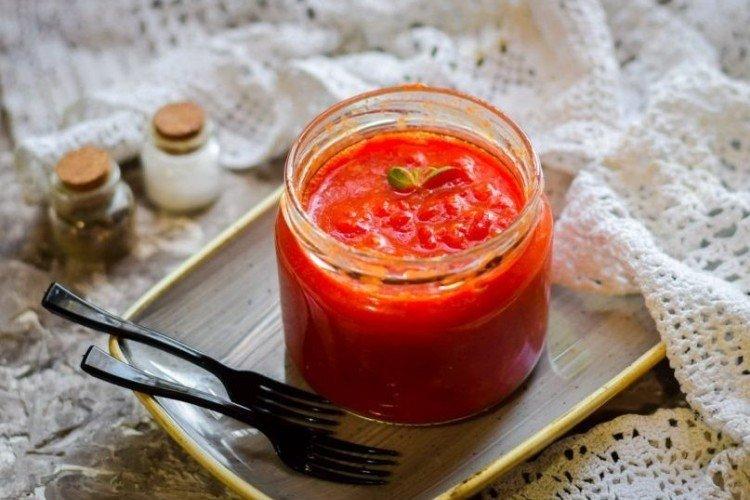 Sauce aux poivrons pour l'hiver