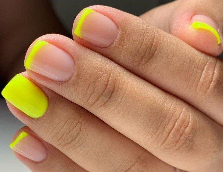 Manucure française au néon