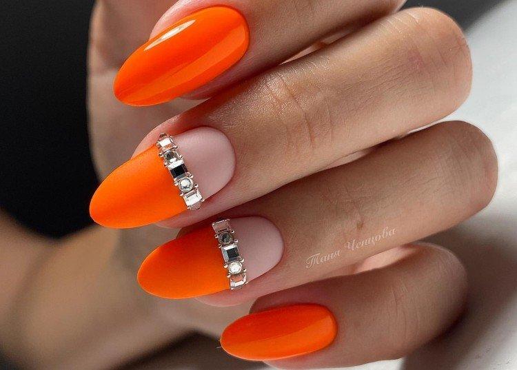 Manucure néon orange