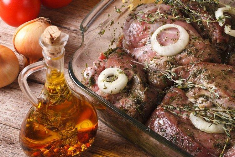 Marinade à l'huile et au romarin pour barbecue