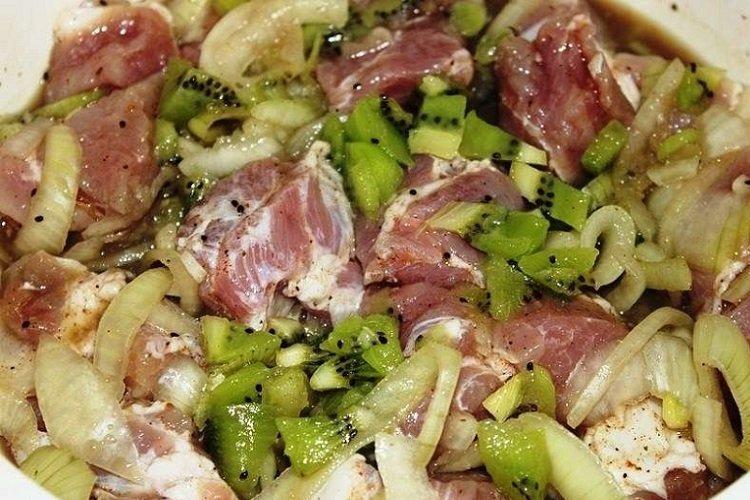 Marinade au kiwi et à l'oignon