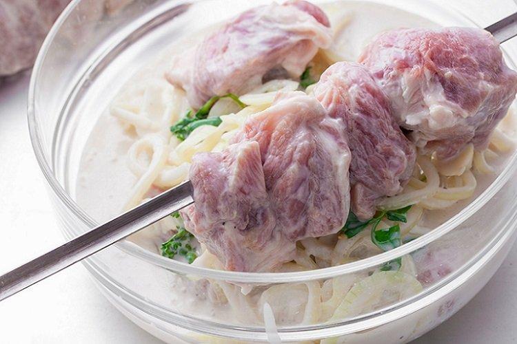 Marinade kéfir-oignons