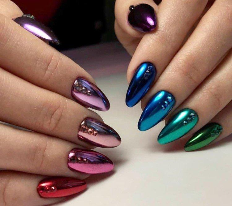 Manucure multicolore avec frottement