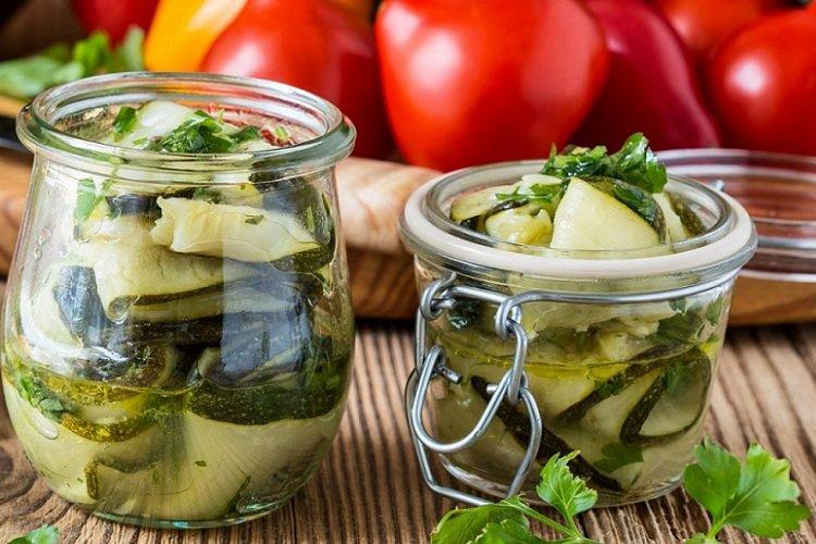 Courgettes marinées au raifort et persil