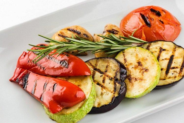 Légumes grillés au jus d'orange et au romarin