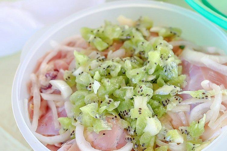 Marinade au kiwi et à l'oignon