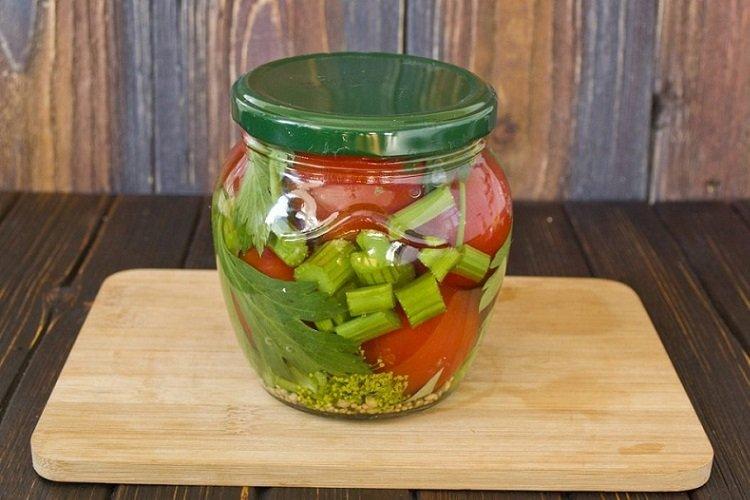 Tomates marinées au céleri