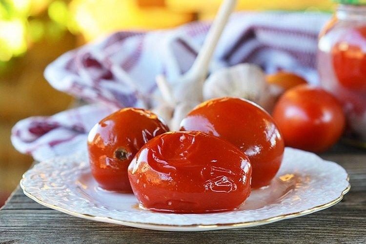 Tomates marinées à l'aspirine pour l'hiver