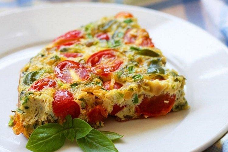 Omelette courgettes et tomates cerises