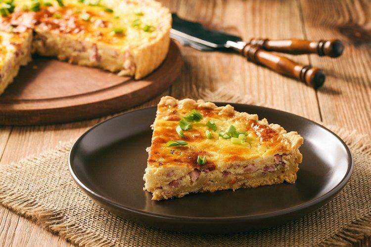 Tarte au kéfir avec bacon et fromage