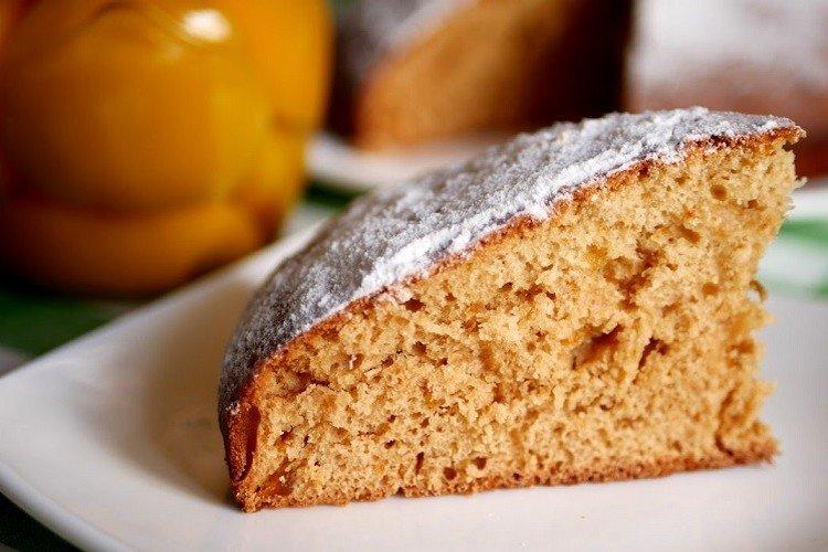 Tarte simple au kéfir avec de la confiture