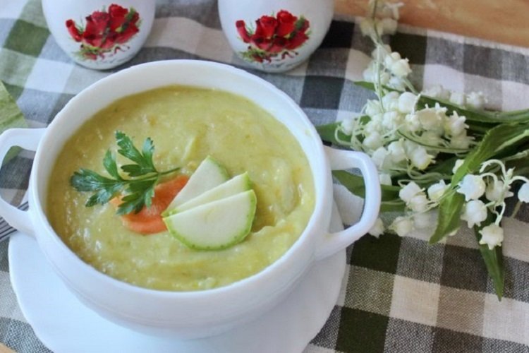 Soupe de courgettes au riz
