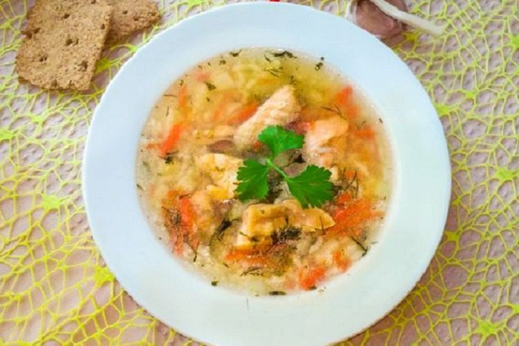 Soupe de poisson rouge avec riz