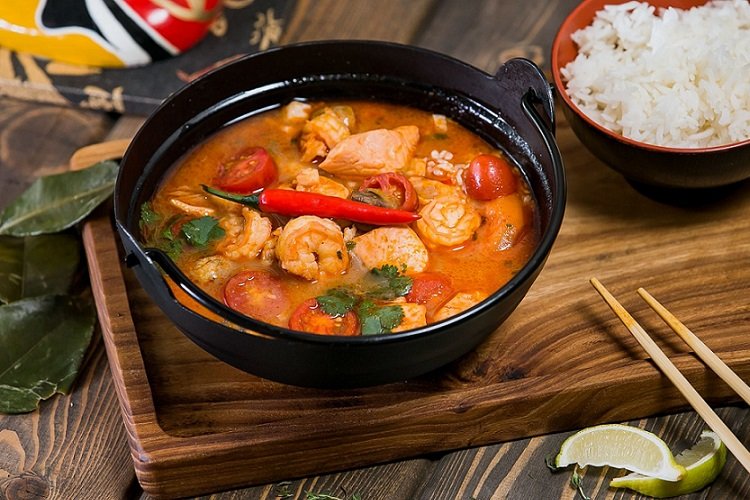 Soupe tom yum au bouillon de poisson