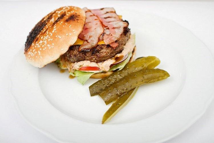 Hamburger au bacon - Recette à faire à la maison