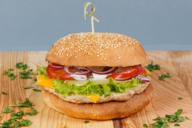 Hamburger au poulet - Recette comment faire à la maison