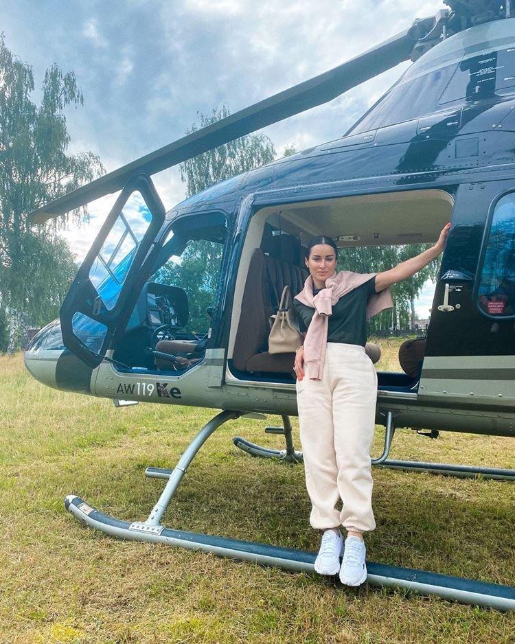 Tina Kandelaki et le repos actif - Où les célébrités se reposent en été 2020