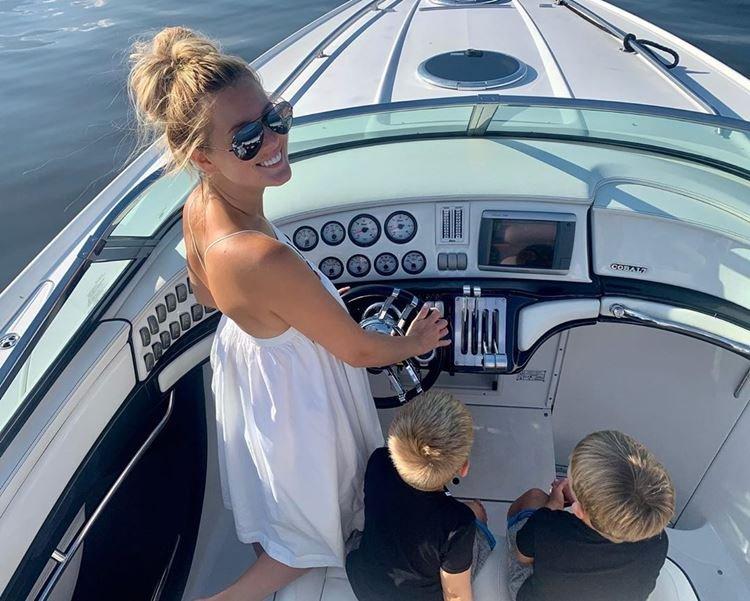 Maria Kozhevnikova sur un yacht - Où les célébrités se reposent à l'été 2020