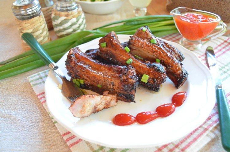 Côtes de porc BBQ - Plats chauds sur les recettes de table de fête