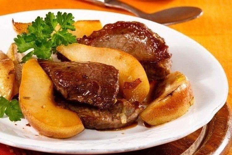 Boeuf aux morceaux de poire - Recettes de plats chauds sur la table de fête