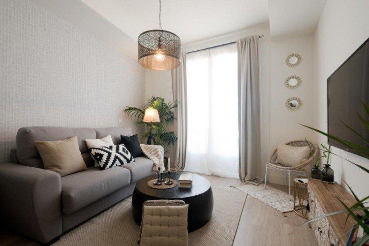 Design d'intérieur de salon dans le style du minimalisme - photo