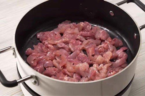 Soupe de champignons aux champignons et poulet - une recette étape par étape