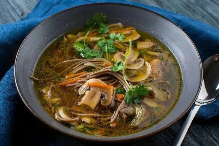 Soupe de champignons aux nouilles de sarrasin - recettes