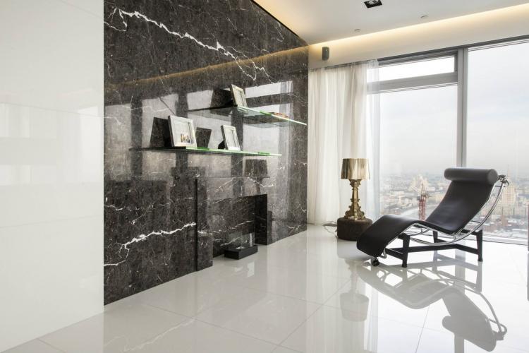 Intérieur d'un appartement dans la tour Petersburg, Moscow-City