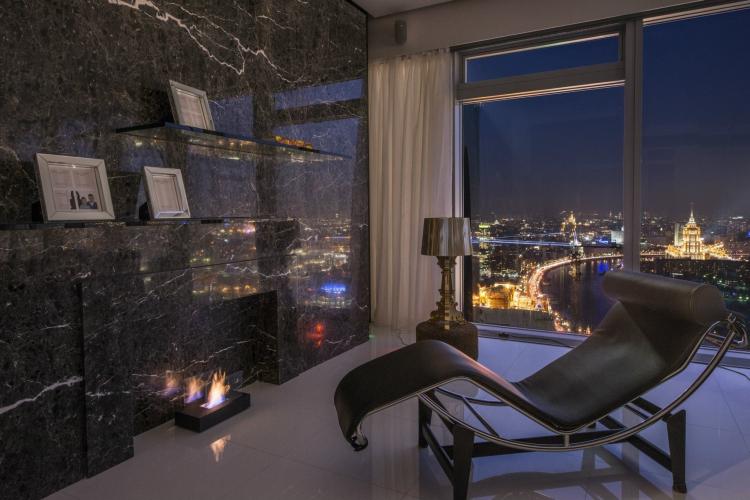 Intérieur d'un appartement dans la tour Petersburg, Moscow-City