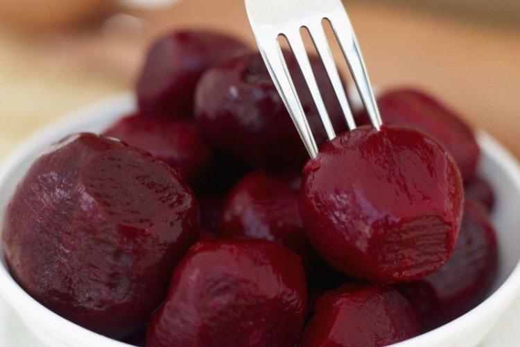 Comment et combien cuire les betteraves pour la betterave et le bortsch rouge