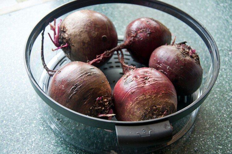 Comment et combien cuire les betteraves au bain-marie