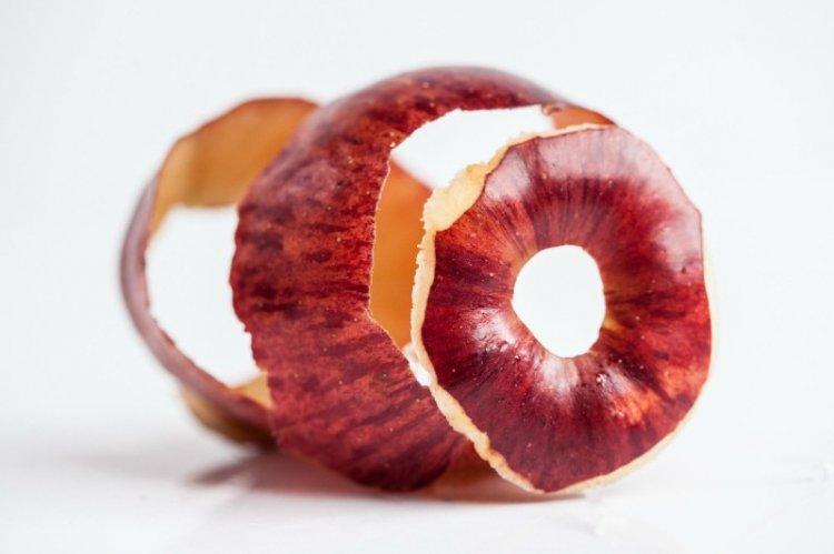 Comment détartrer une théière avec de la pelure de pomme