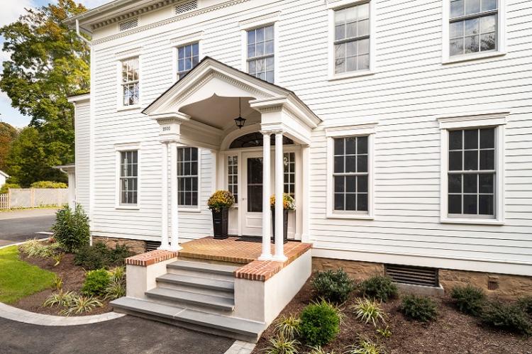 Comment décorer le porche d'une maison privée - Porche en béton