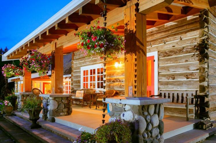 Comment décorer le porche d'une maison privée - Porche ouvert avec un auvent