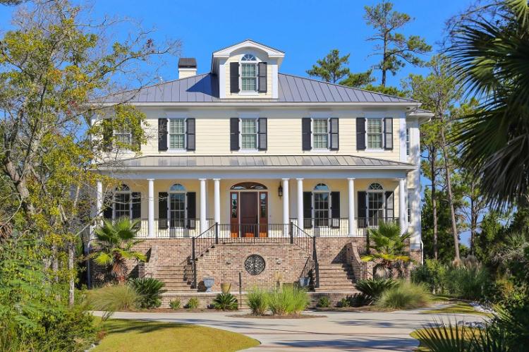 Comment décorer le porche d'une maison privée - Porche avec une approche des deux côtés