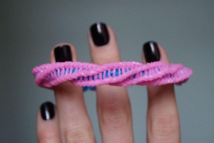 Comment tisser un bracelet à partir de bandes élastiques Spirales avec une queue de poisson