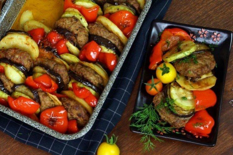 Comment faire cuire la ratatouille avec des galettes de boeuf - recettes