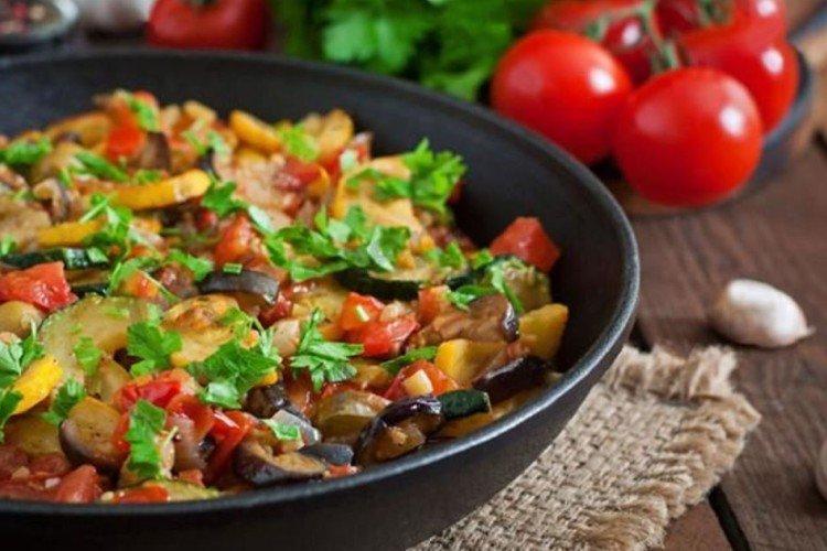 Comment faire cuire la ratatouille au bœuf dans une poêle - recettes