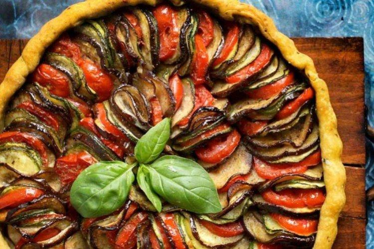 Comment faire cuire la ratatouille avec du boeuf dans la pâte - recettes