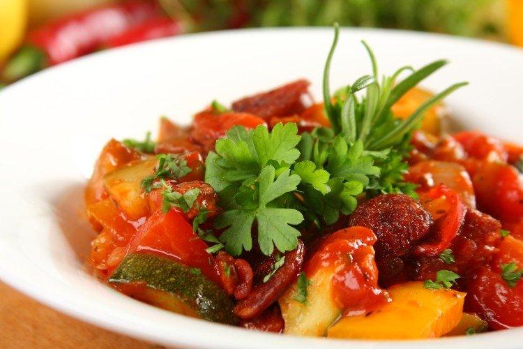 Comment faire cuire la ratatouille avec de la saucisse de boeuf - recettes