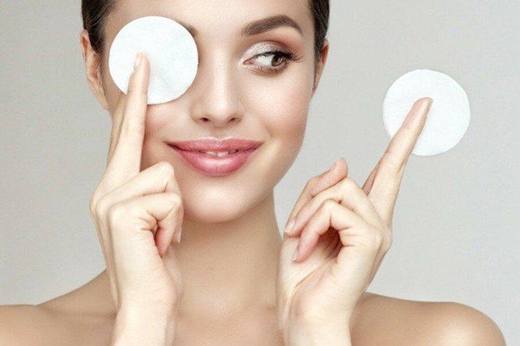 Tampons de coton - Comment enlever les bleus sous les yeux