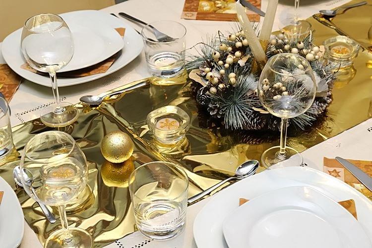 Comment décorer une table pour le Nouvel An 2021 - photos et idées