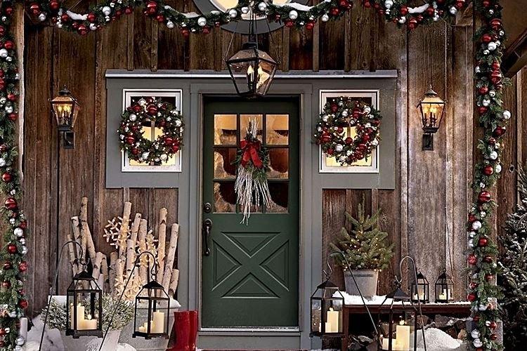 Comment décorer la porte d'entrée pour le Nouvel An - photos et idées