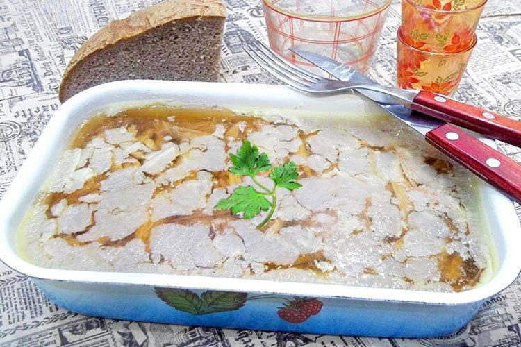 Comment faire cuire du poulet et des légumes en gelée - recettes