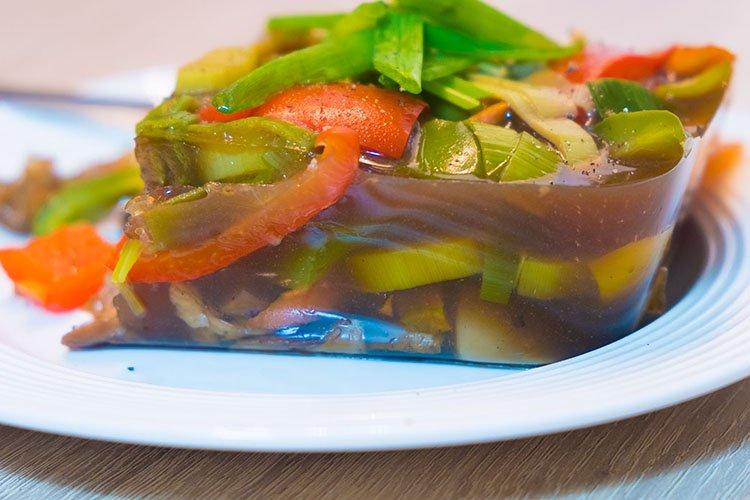 Comment faire cuire la viande en gelée de dinde - recettes