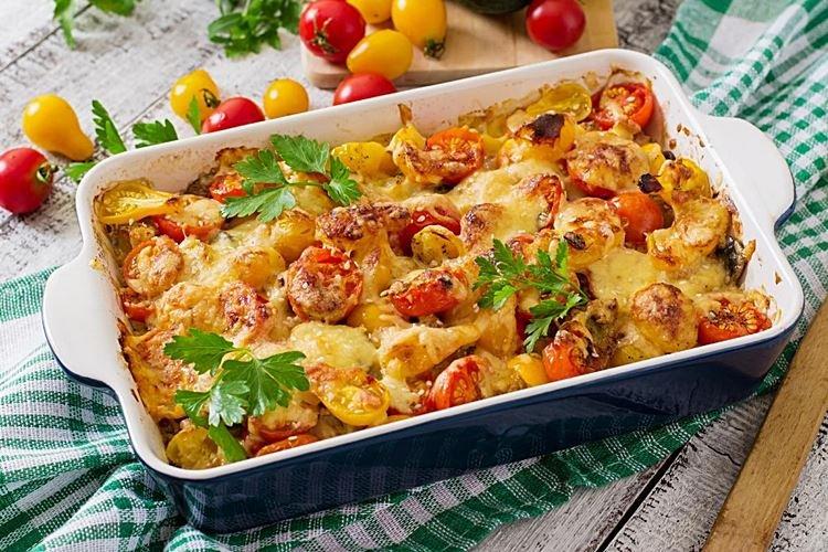 Pommes de terre aux champignons, tomates et pesto au four - recettes