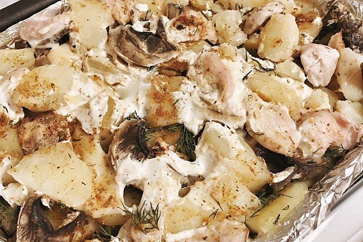 Pommes de terre aux champignons séchés et poulet en pots au four - recettes