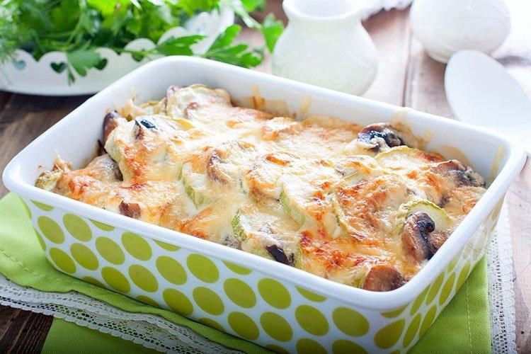 Rôti de viande avec pommes de terre et champignons - Recettes de pommes de terre au four avec viande